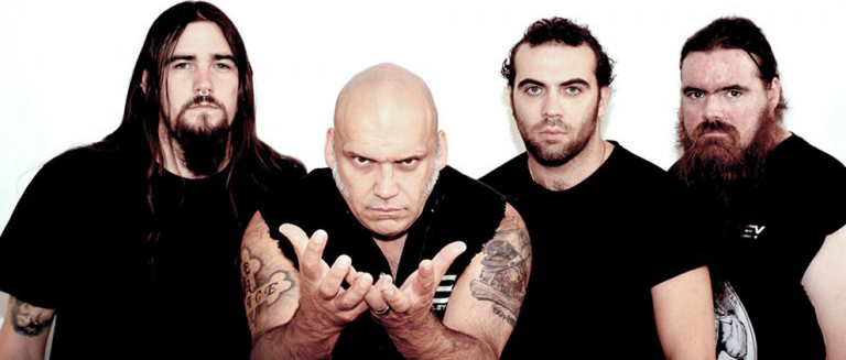 Entrevistamos a BLAZE BAYLEY: “Creo que para todos los seguidores de IRON MAIDEN sería muy divertido ver a los tres cantantes juntos en el escenario”