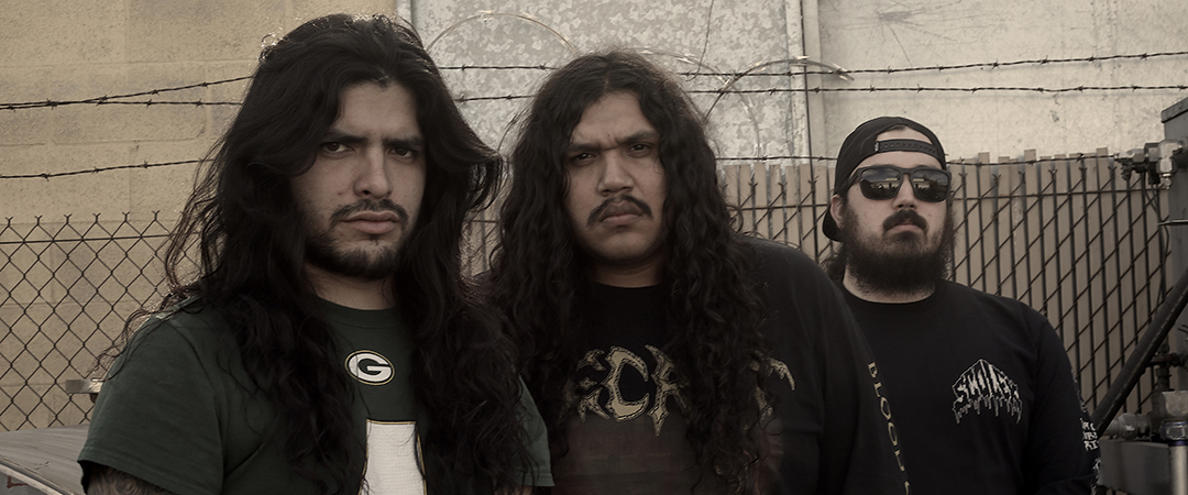 Entrevistamos a Johnny Valles de SKELETAL REMAINS: "Tres cuartos de la banda tiene hijos y los cuatro tenemos trabajos de tiempo completo, estas cosas no nos dejan mucho margen para giras largas y lejanas"