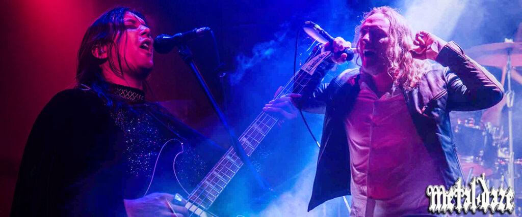 HÄLLAS Y CEMETERY SKYLINE en  vivo en Argentina: Fundidos en un mismo cielo nocturno